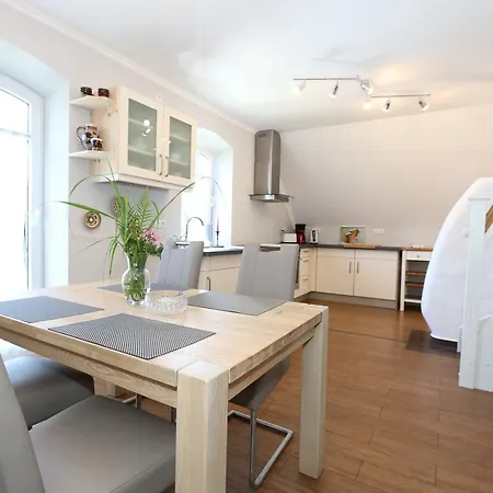 Ferienwohnung Lutt Matten Mit Sud Westterrasse ガガー
